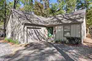 featured image of 4545 Sw 84th Dr