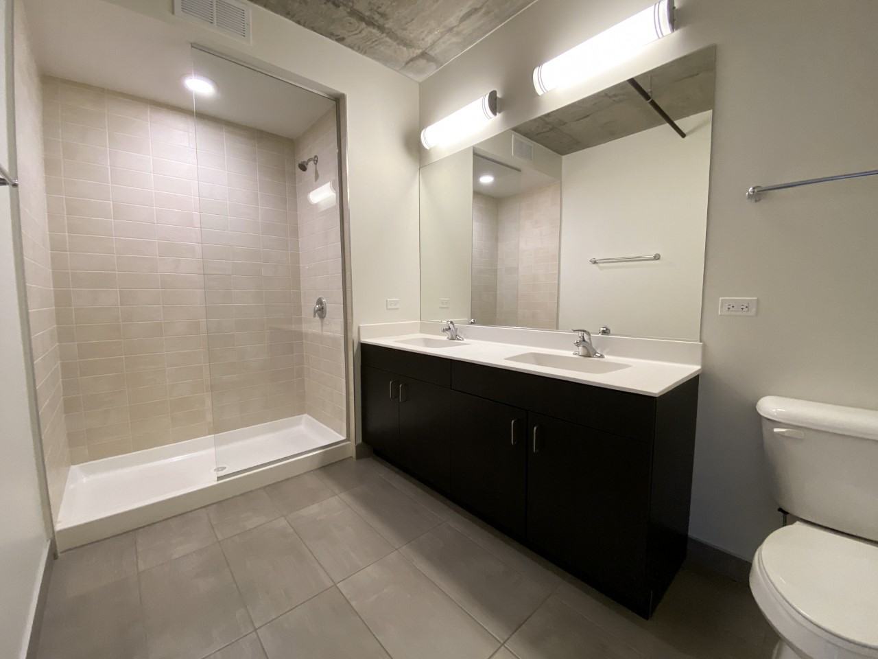 3218 N Clark St #1-1 - Photo 4 of 13