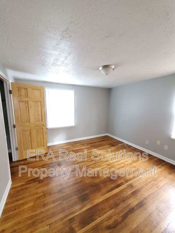 759 Whitethorne Ave - Photo 3 of 17