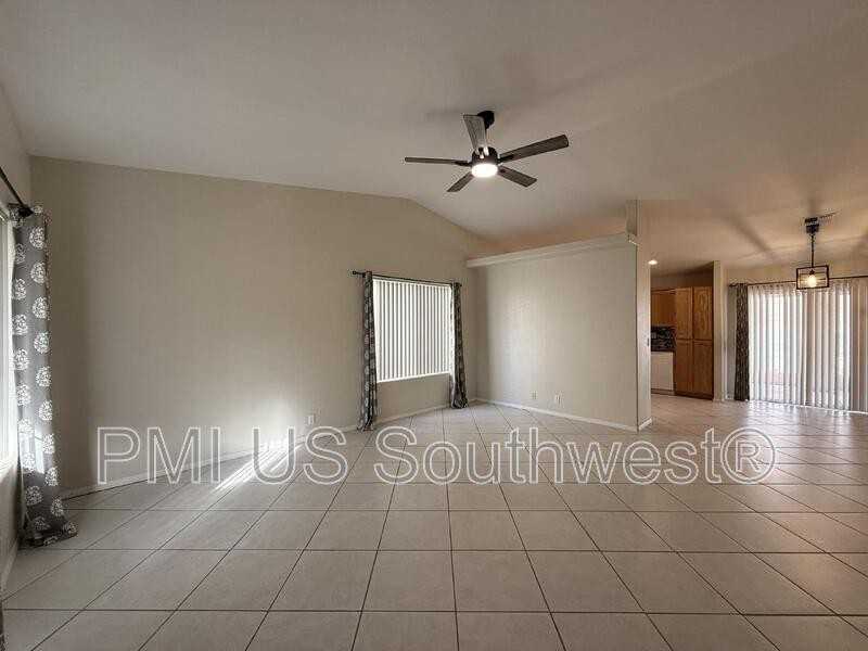 4408 S Caitlan Ave - Photo 4 of 32