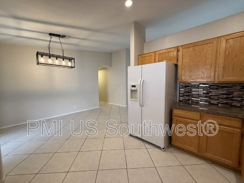 4408 S Caitlan Ave - Photo 6 of 32