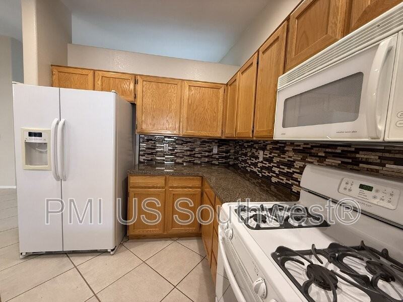 4408 S Caitlan Ave - Photo 7 of 32