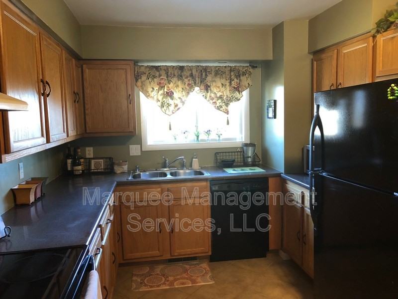 2222 Montana Ave - Photo 5 of 12