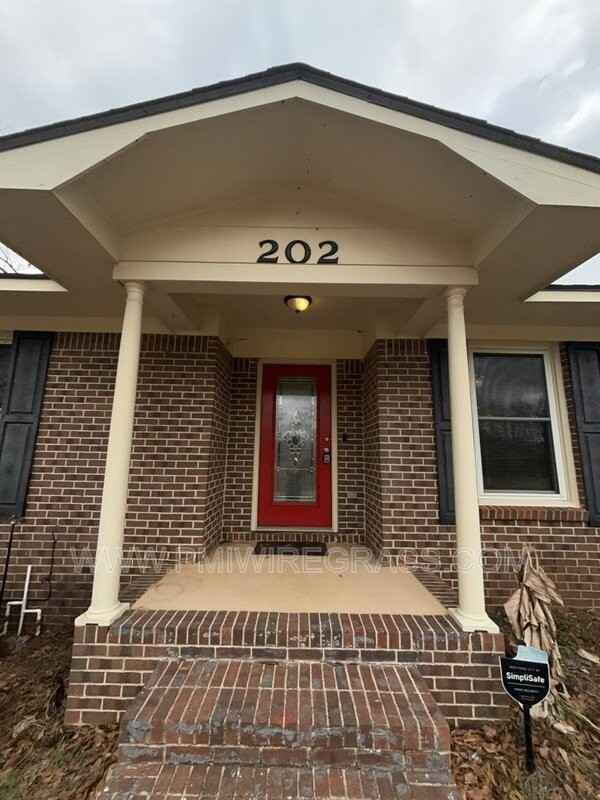 202 Pondella Dr - Photo 2 of 50