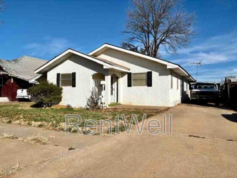 305 E Tate St - Photo 2 of 21