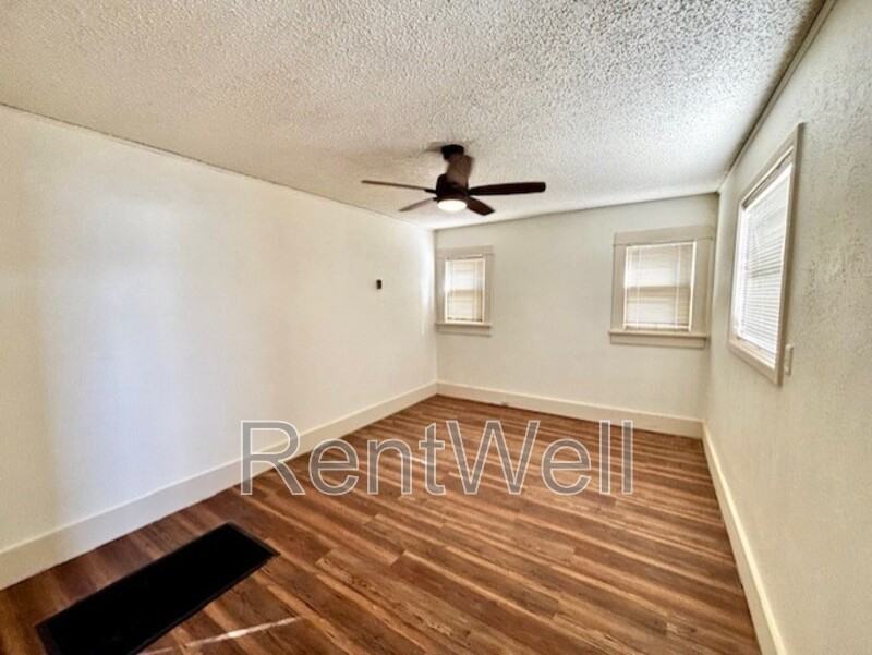 305 E Tate St - Photo 3 of 21