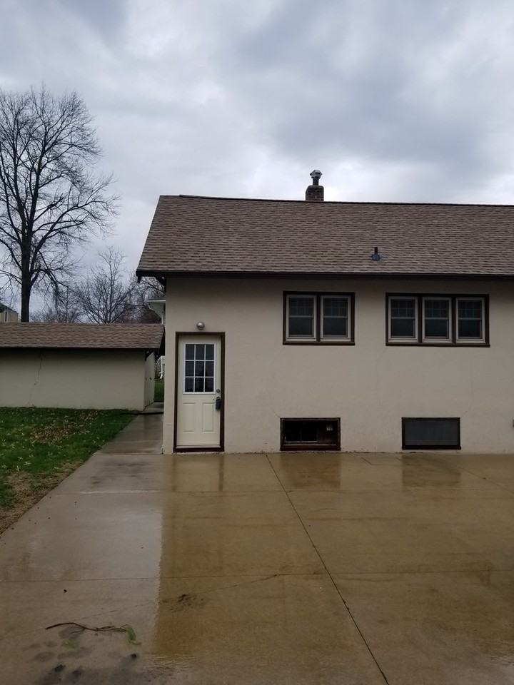 2221 Main St - Photo 3 of 40