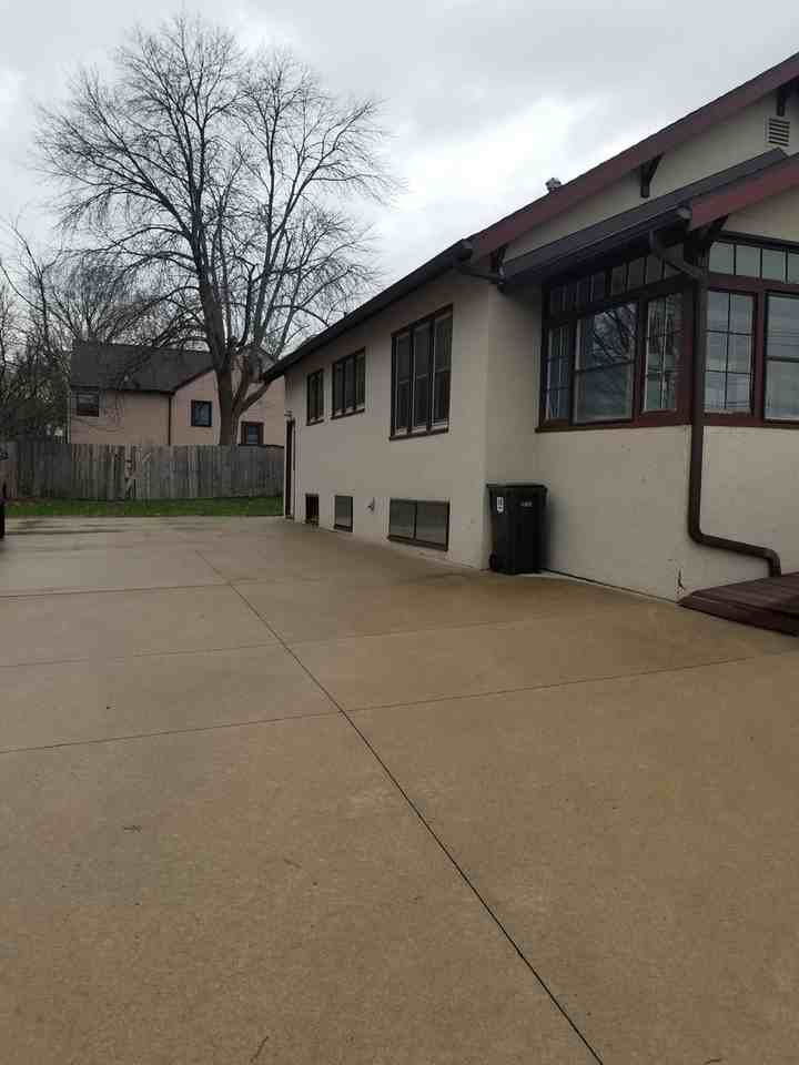 2221 Main St - Photo 5 of 40