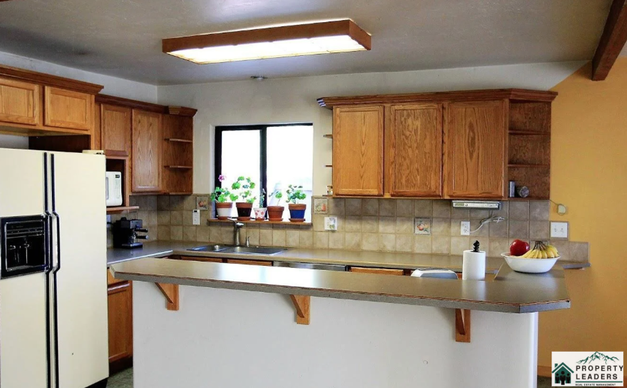 1932 Ne 6th St - Photo 2 of 17