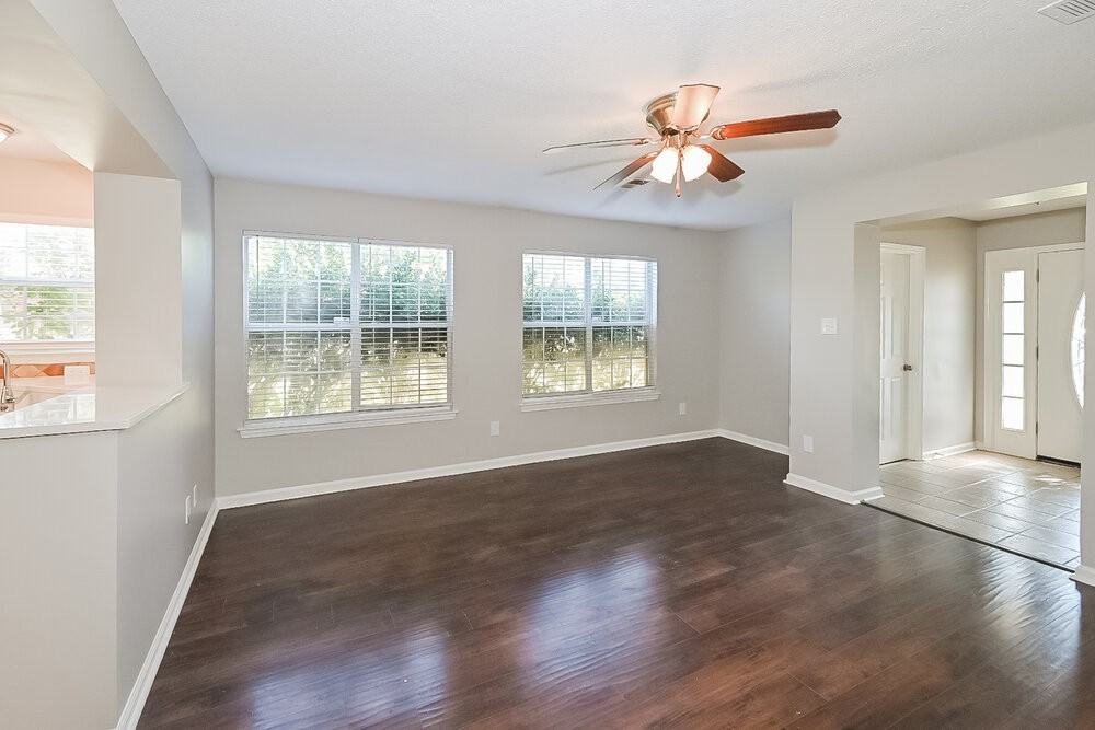 1099 Cambrain Dr - Photo 5 of 17