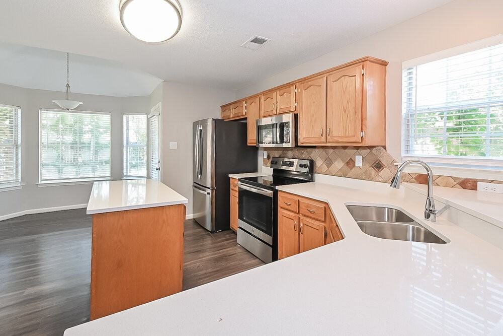 1099 Cambrain Dr - Photo 7 of 17