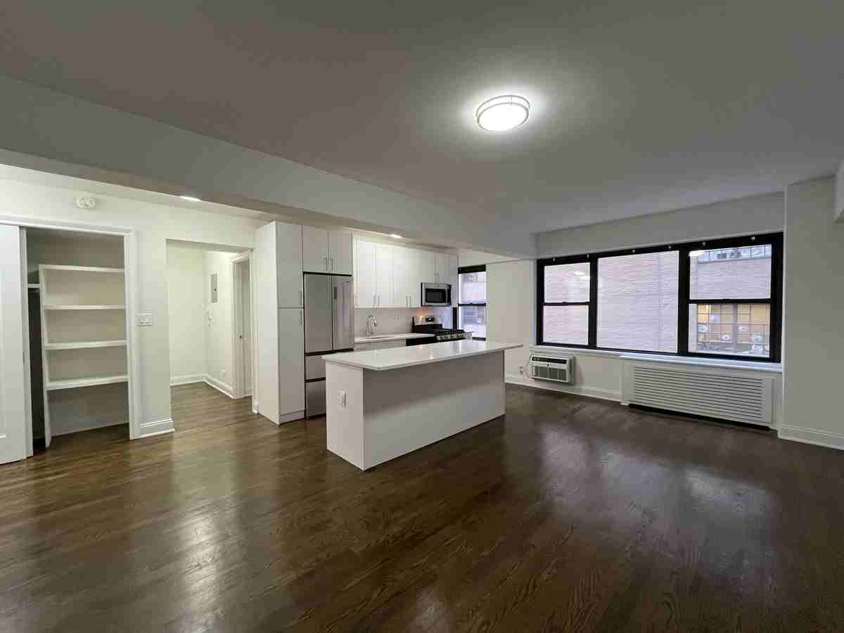 E 57th St #15B - Photo 3 of 8