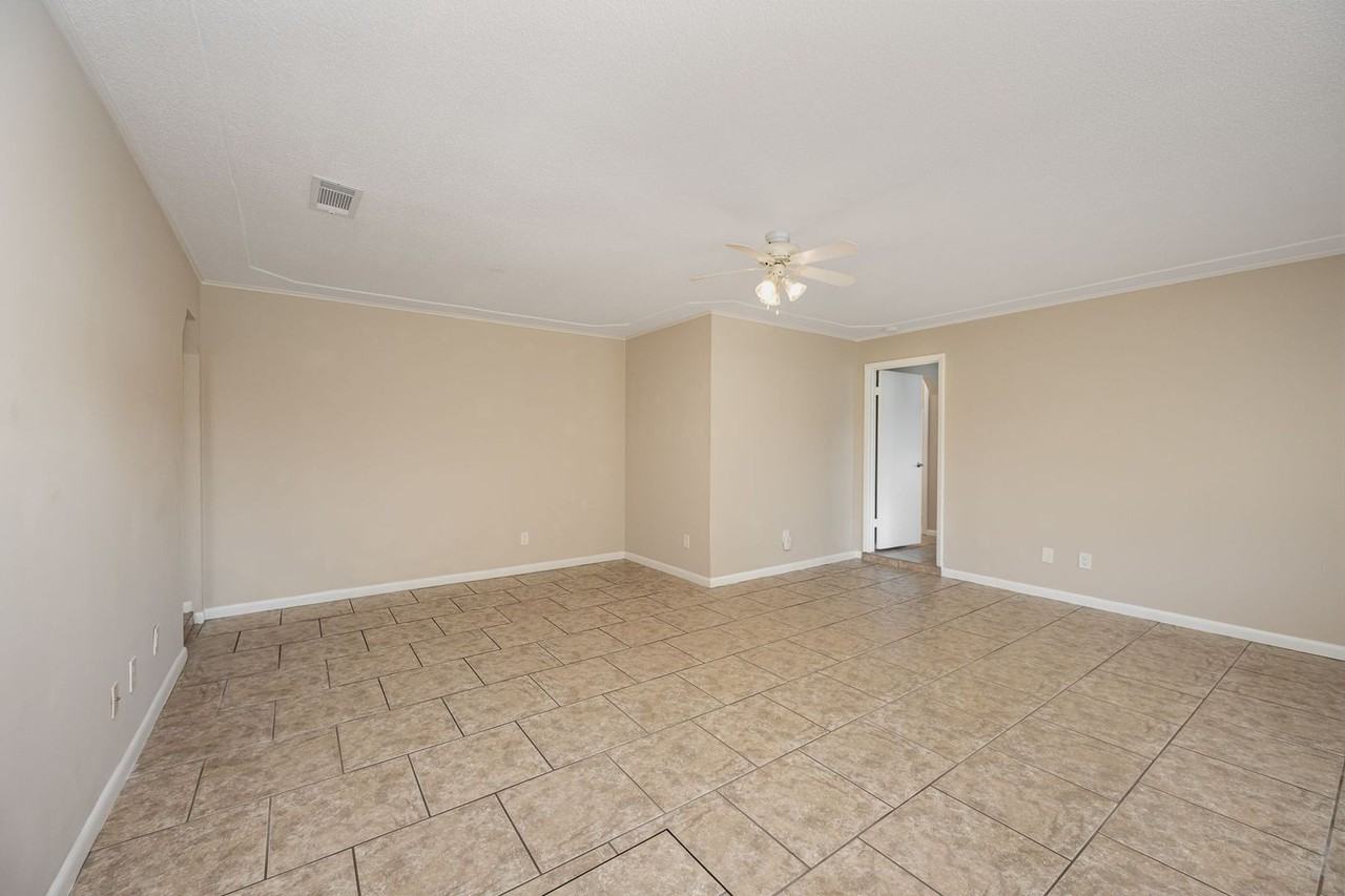 511 Avignon Dr - Photo 4 of 22