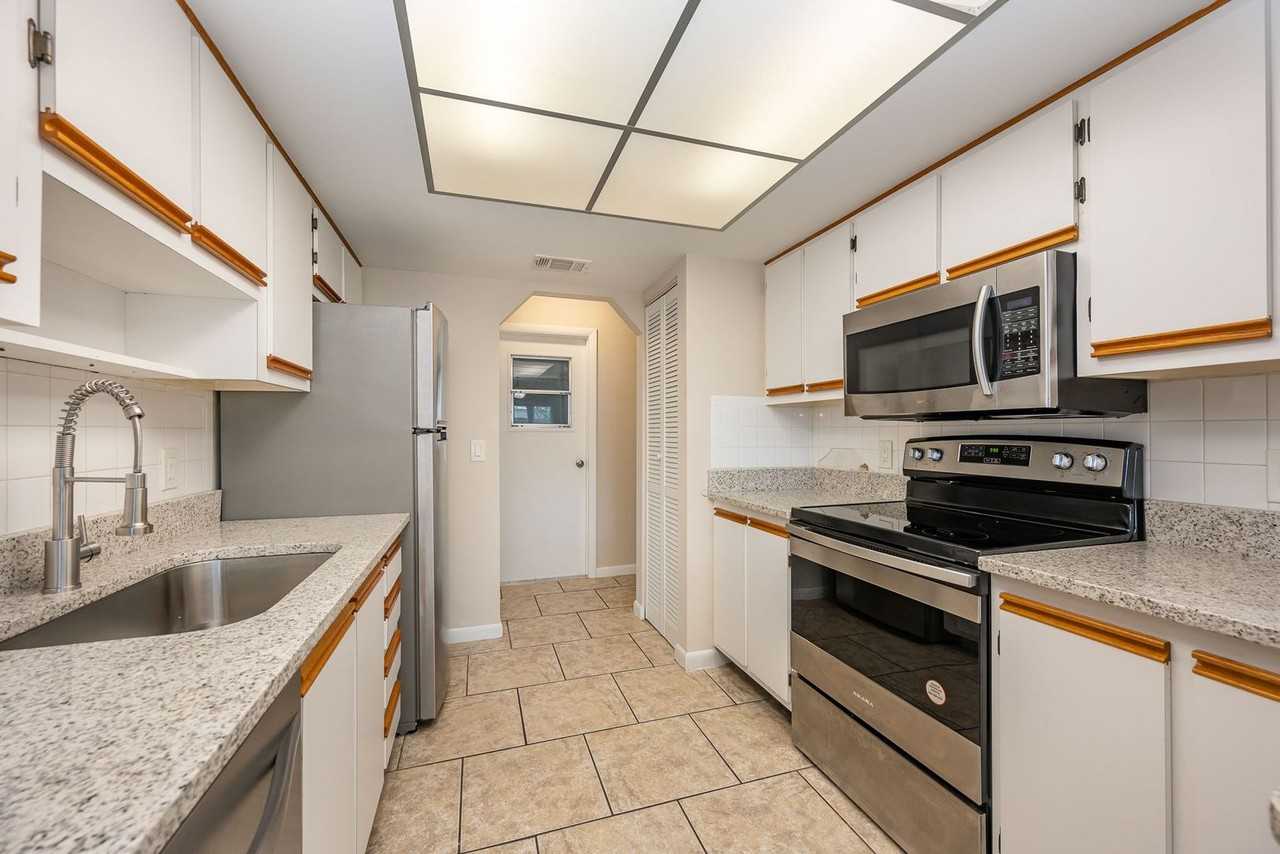 511 Avignon Dr - Photo 5 of 22