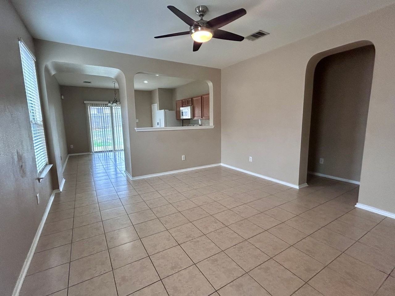 2327 Mccombs St - Photo 3 of 20