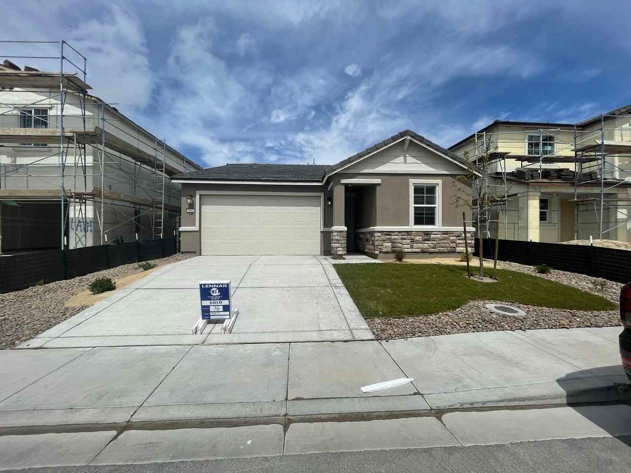 2082 Maradona Dr - Photo 2 of 21