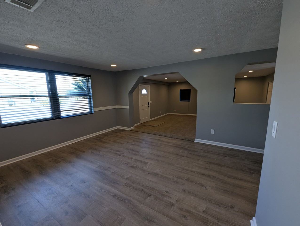 902 Virginia Ave - Photo 4 of 8