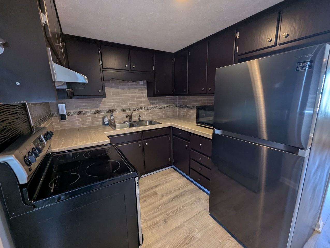 902 Virginia Ave - Photo 5 of 8