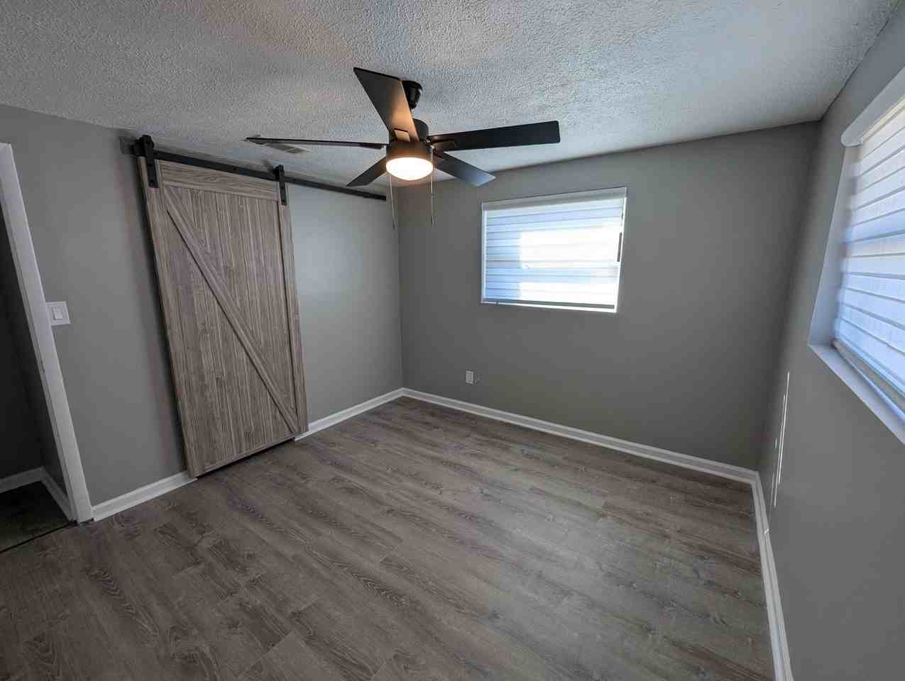 902 Virginia Ave - Photo 6 of 8