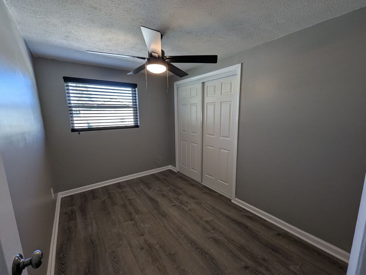 902 Virginia Ave - Photo 7 of 8