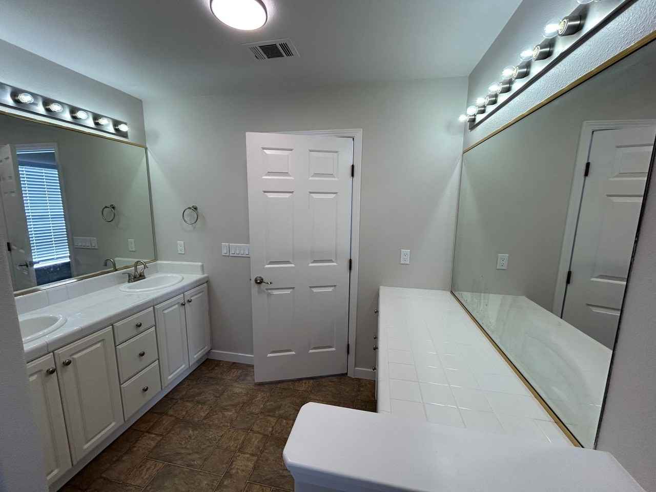 375 Brentwood Dr - Photo 7 of 20