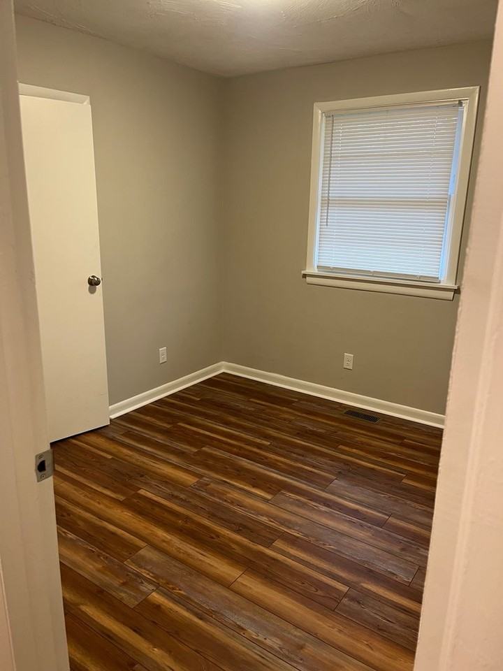 462 Reservoir Hts - Photo 4 of 19