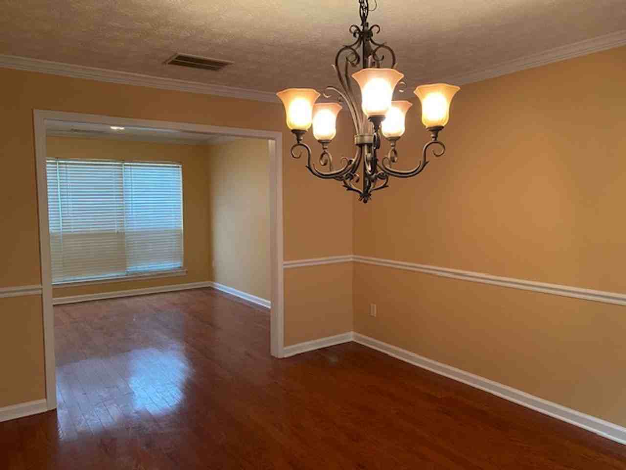 615 Autumn Leaf Cir - Photo 3 of 20