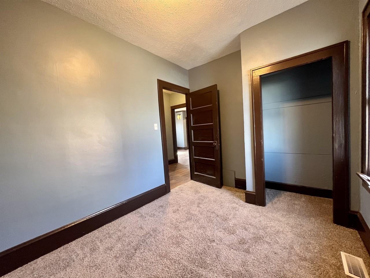 808 S Randolph St - Photo 2 of 9