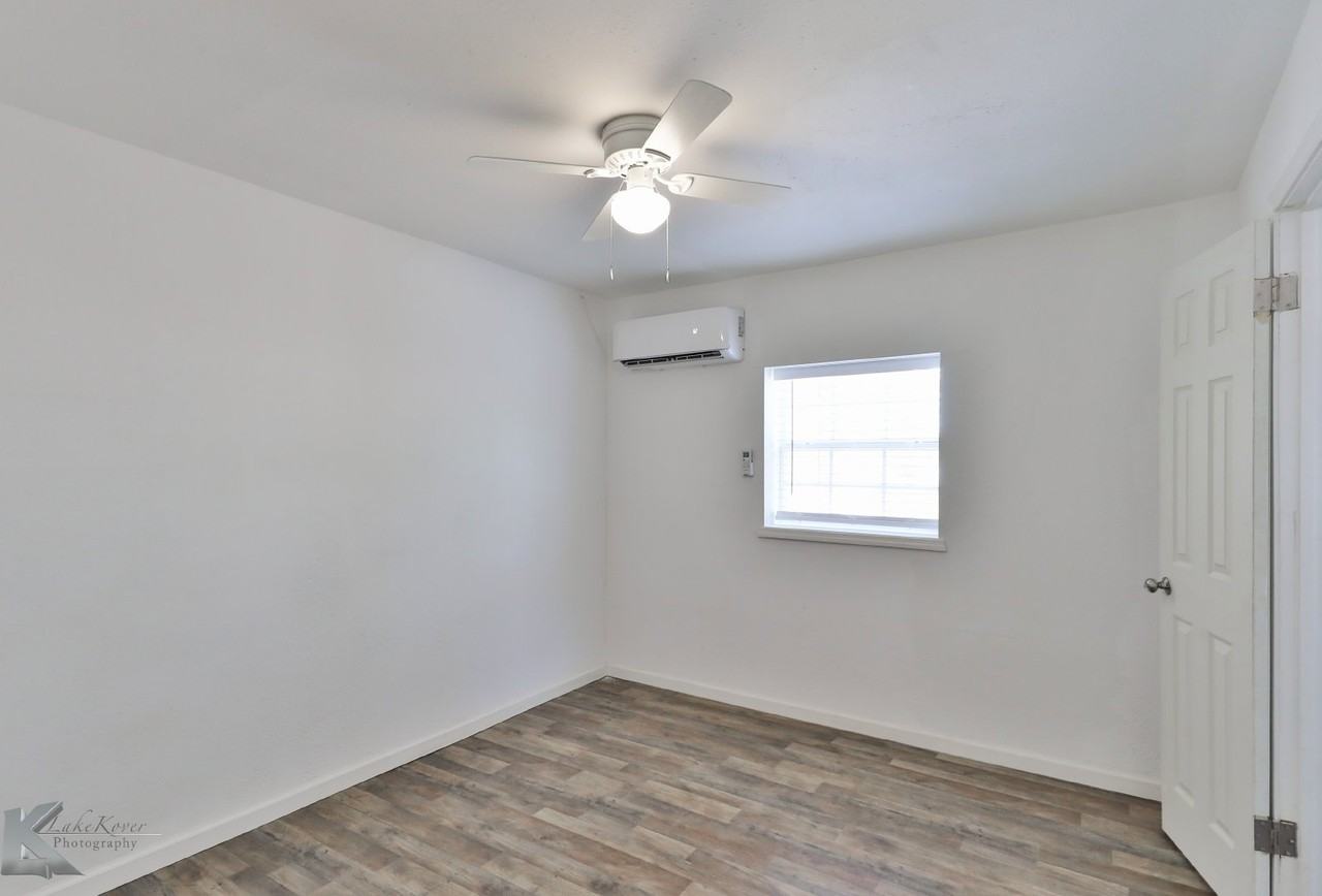 2157 Green St - Photo 2 of 12