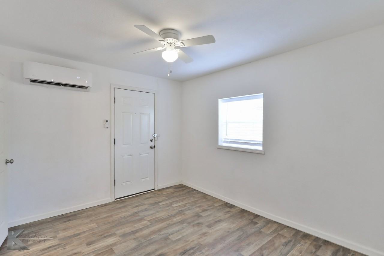 2157 Green St - Photo 3 of 12