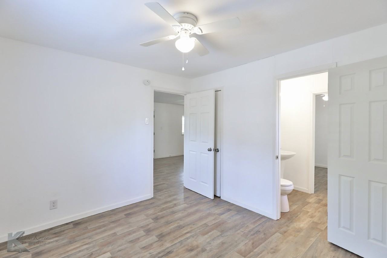 2157 Green St - Photo 4 of 12