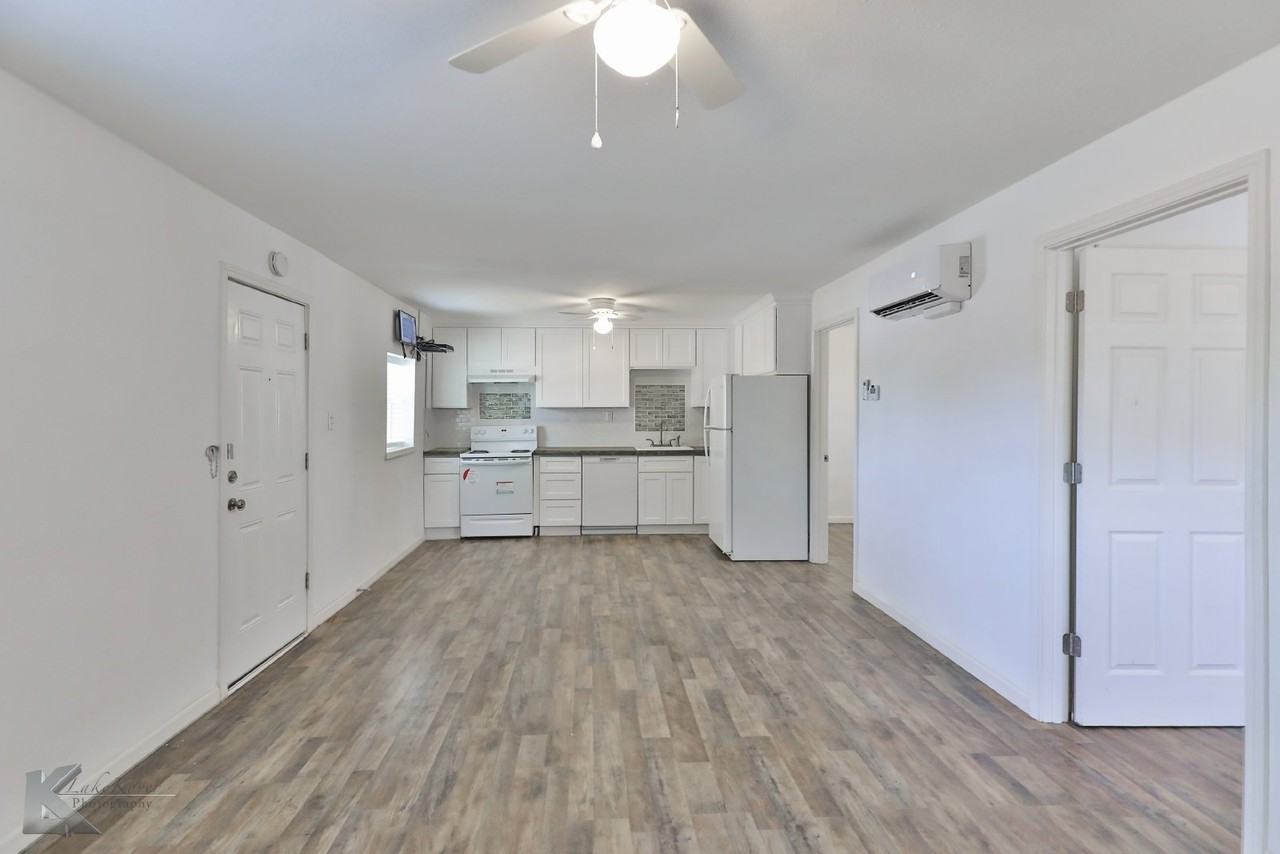 2157 Green St - Photo 5 of 12