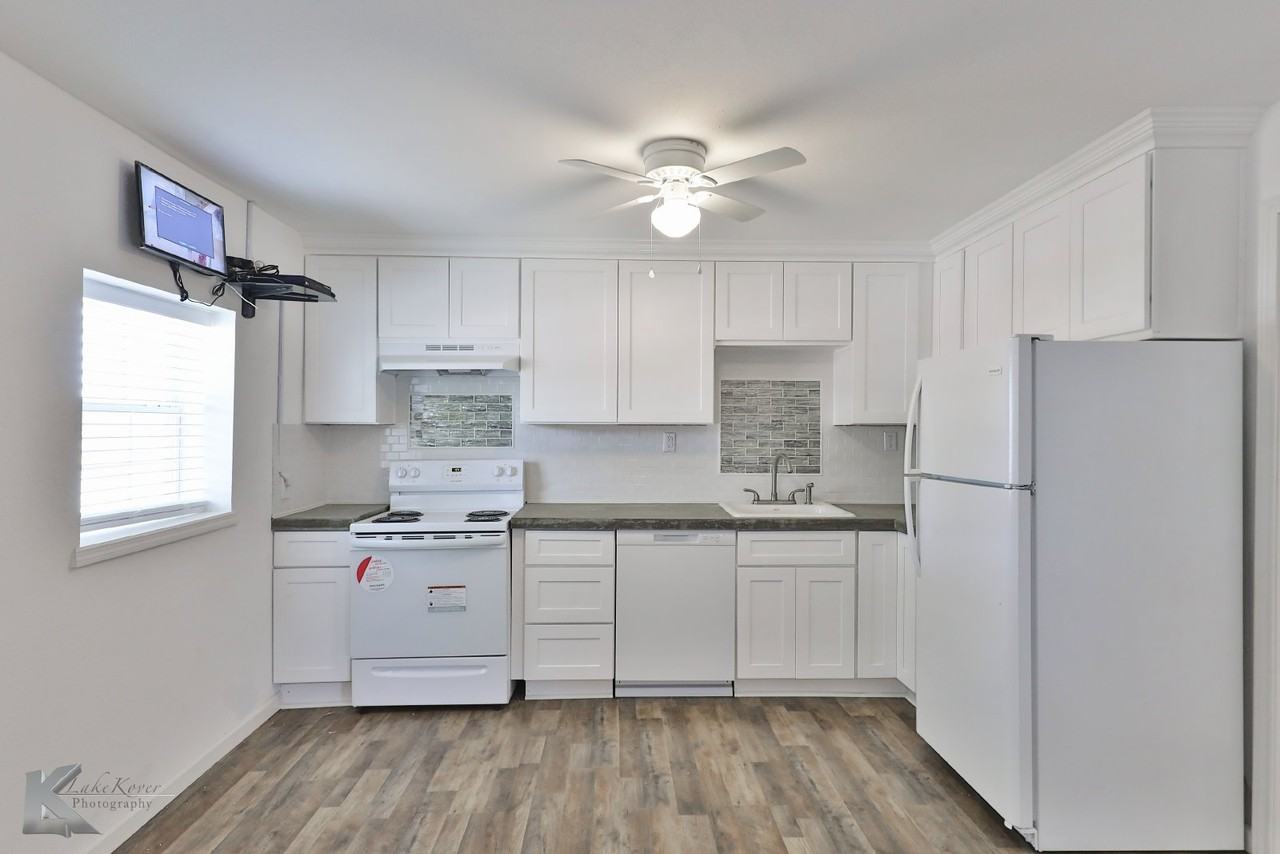 2157 Green St - Photo 6 of 12