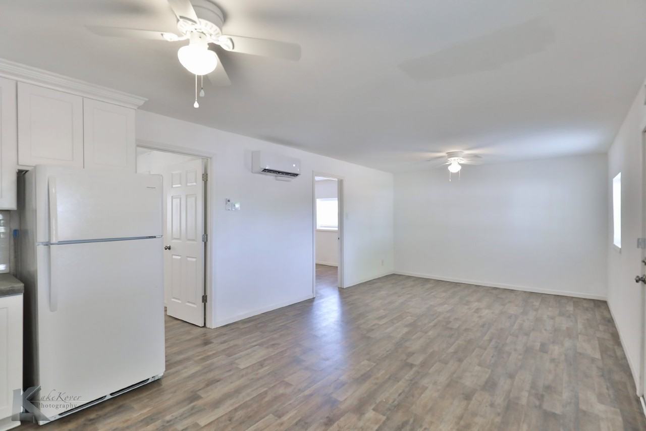 2157 Green St - Photo 7 of 12