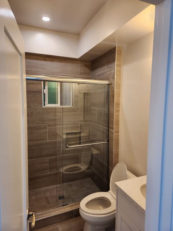 Thorn - Photo 2 of 10