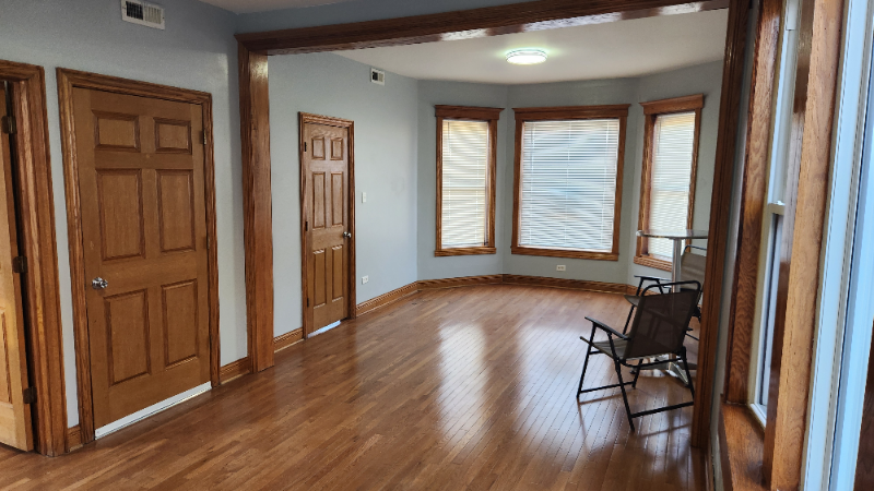 711 S Tripp Ave #2 - Photo 3 of 12