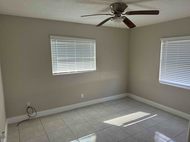 410 E Thelma St - Photo 4 of 10