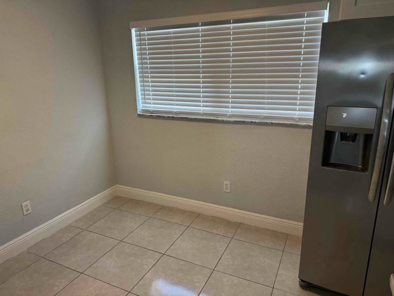 410 E Thelma St - Photo 7 of 10