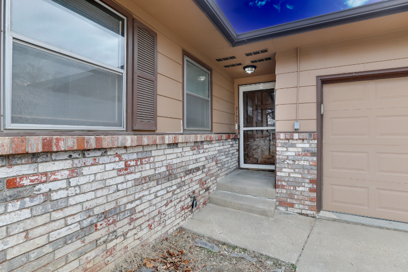 3150 S Mount Carmel Ave - Photo 2 of 20