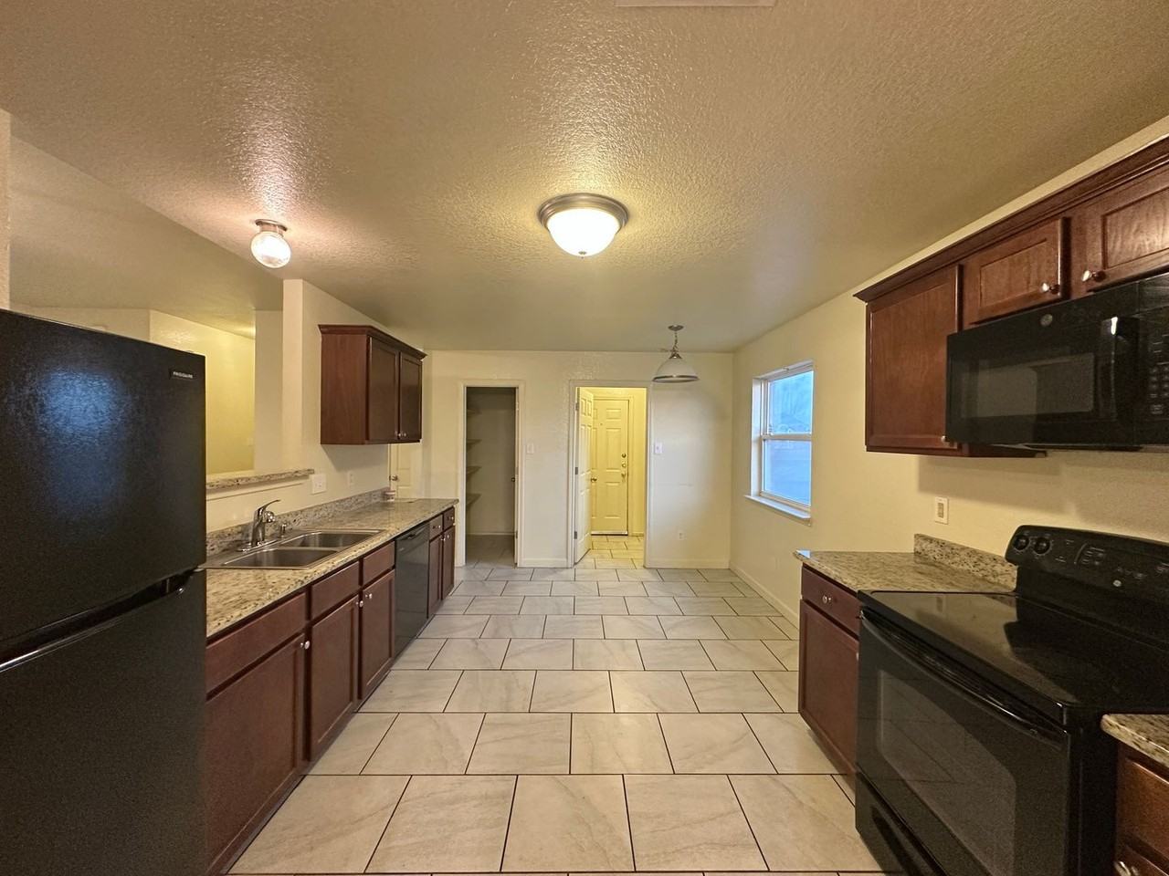 2403 Lavender Ln - Photo 6 of 45