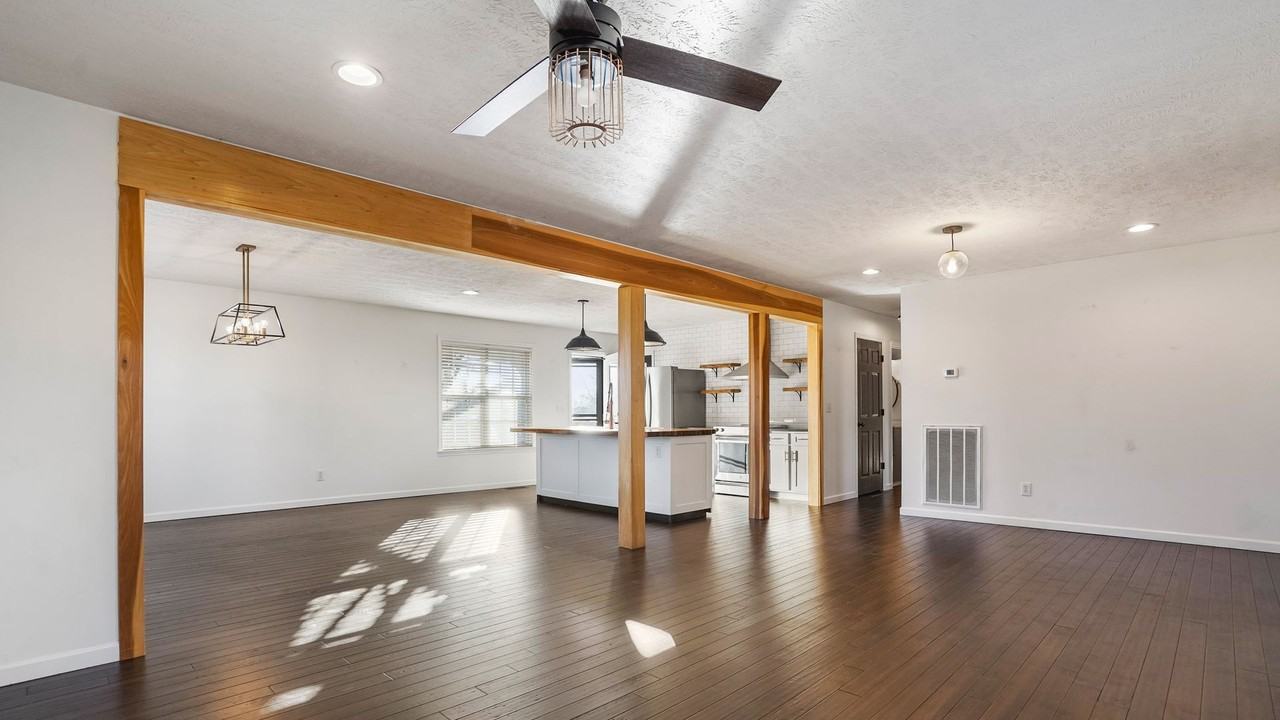 649 Charles Ln - Photo 6 of 26