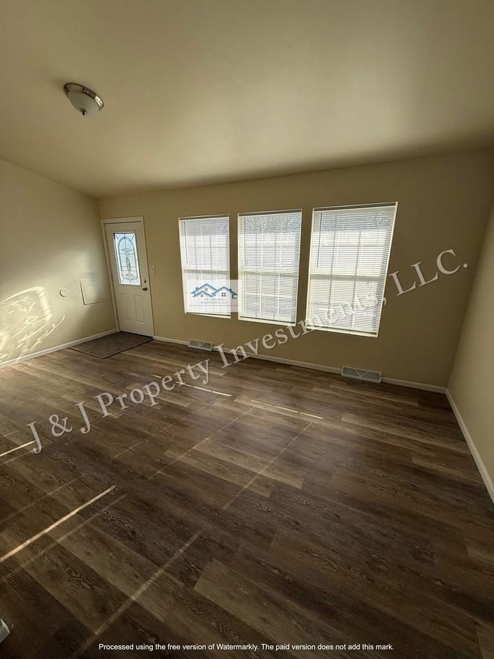 910 Mayfield Dr - Photo 5 of 8