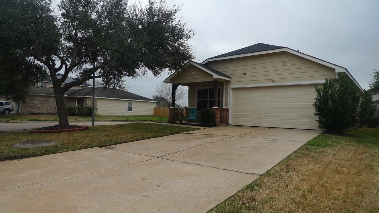 19107 Rustic Gate Dr - Photo 3 of 42