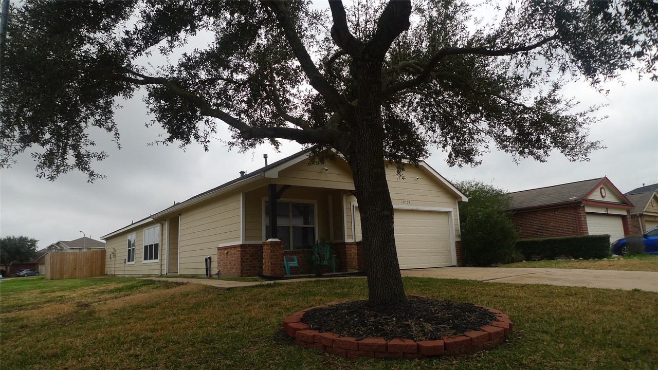 19107 Rustic Gate Dr - Photo 4 of 42