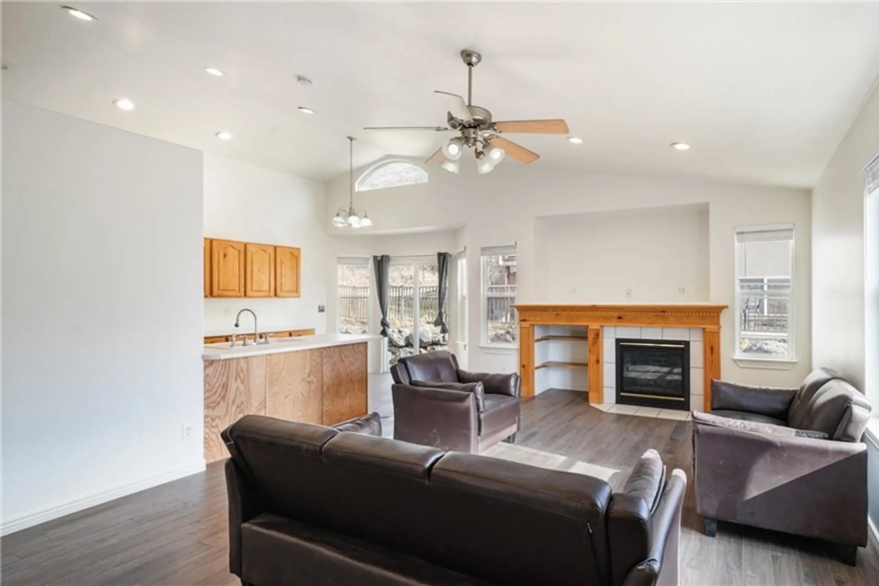 1293 S 1510 E - Photo 3 of 30