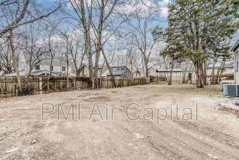 911 W Central Ave #3 - Photo 3 of 14