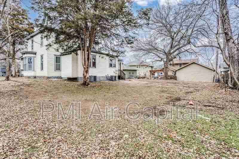 911 W Central Ave #3 - Photo 5 of 14