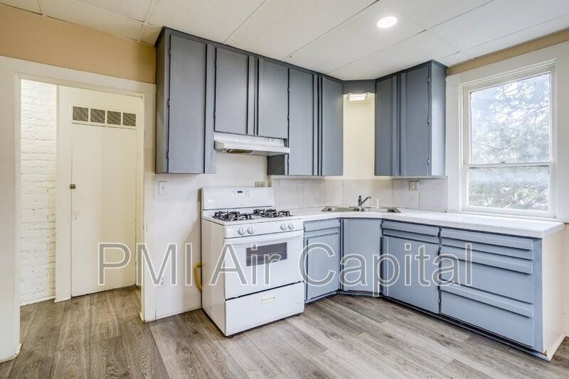 911 W Central Ave #3 - Photo 7 of 14