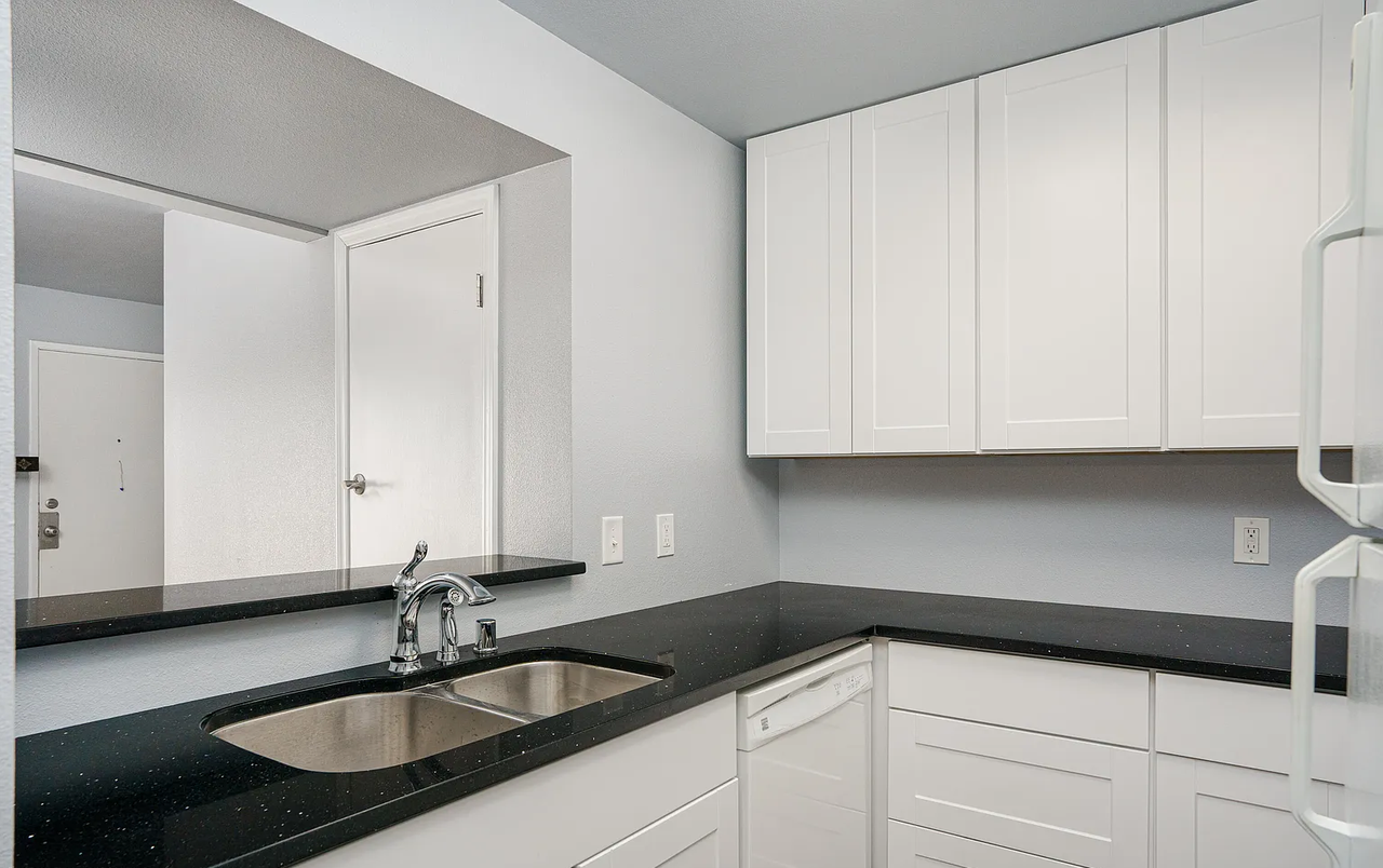 2404 Village Grn - Photo 2 of 9