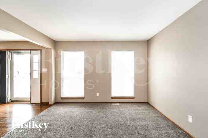 1044 Sprinters Row Dr - Photo 3 of 16